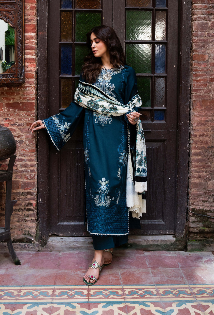 ZOUQ CHAPTER 2 - D04 Premium Fabric Pakistani Winter Dresses - Humdum - 3