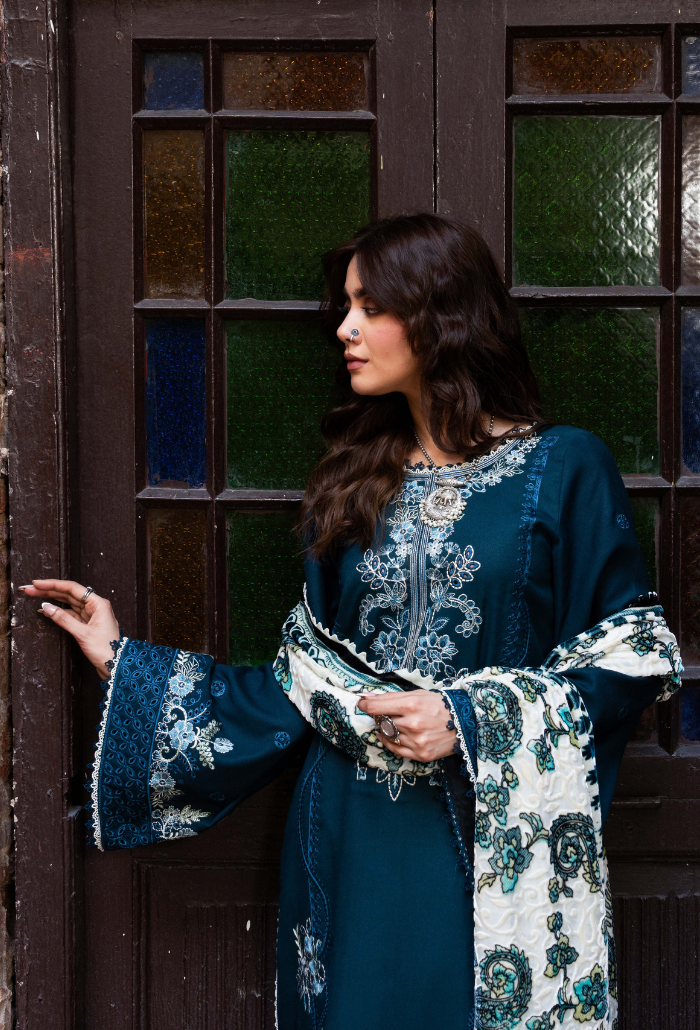 ZOUQ CHAPTER 2 - D04 Premium Fabric Pakistani Winter Dresses - Humdum - 4