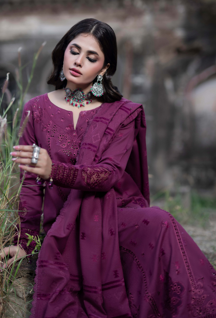 Khumar - D05 Organza Pakistani Winter Dresses - Humdum - 3