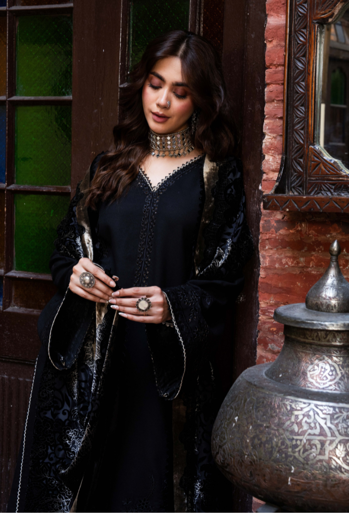 ZOUQ CHAPTER 2 - D01 Premium Fabric Pakistani Winter Dresses - Humdum - 4