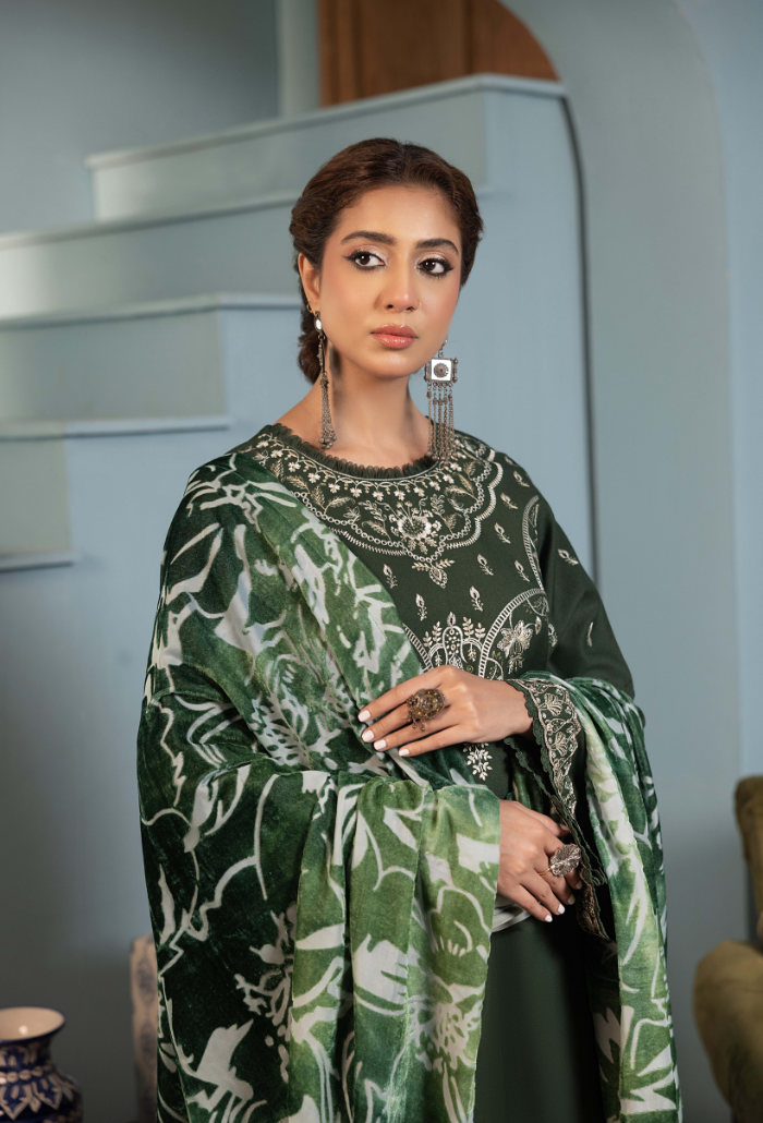 ZOUQ - D09 Premium Fabric Pakistani Winter Dresses - Humdum - 4