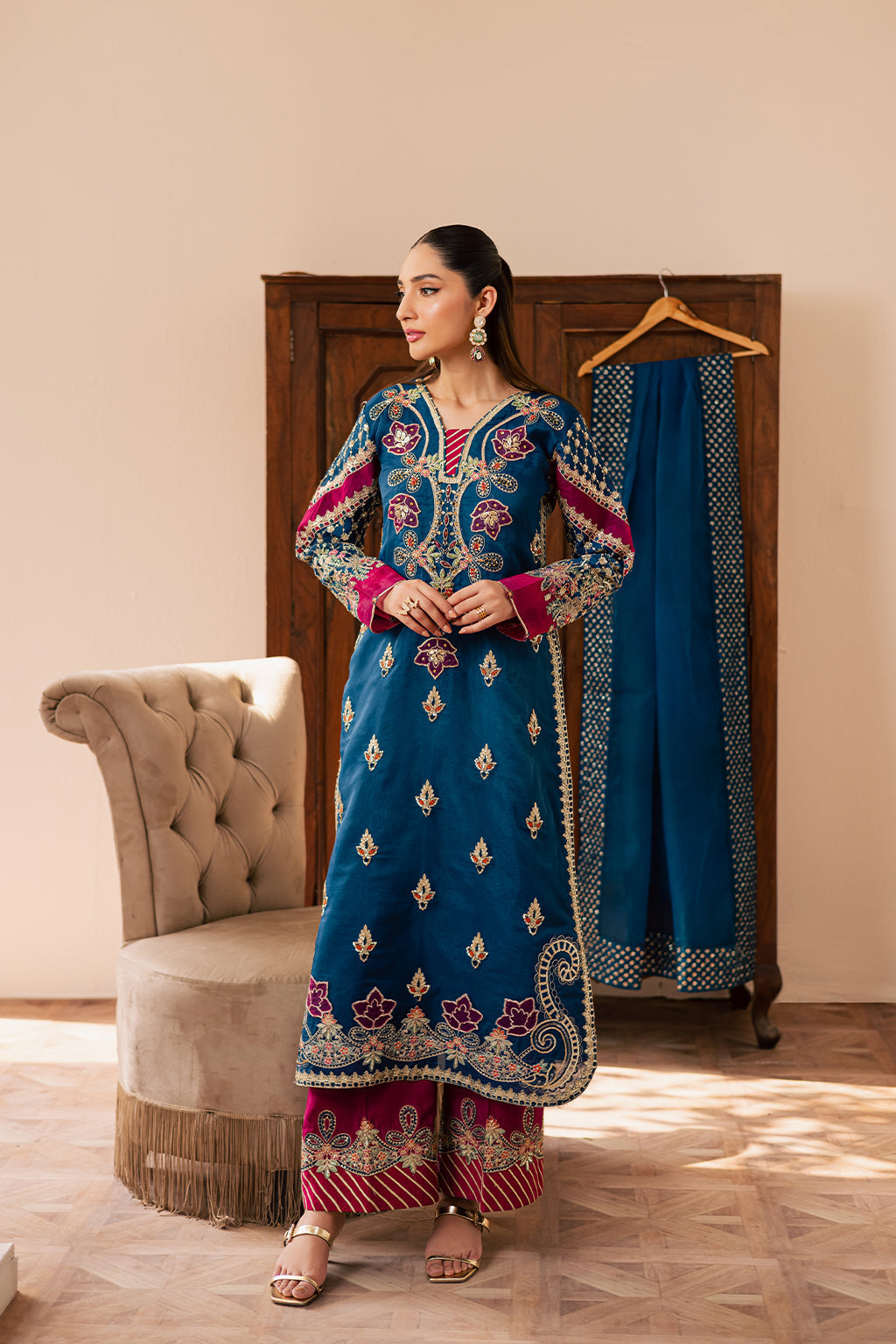 AVOIR Luxury Pakistani Fashion