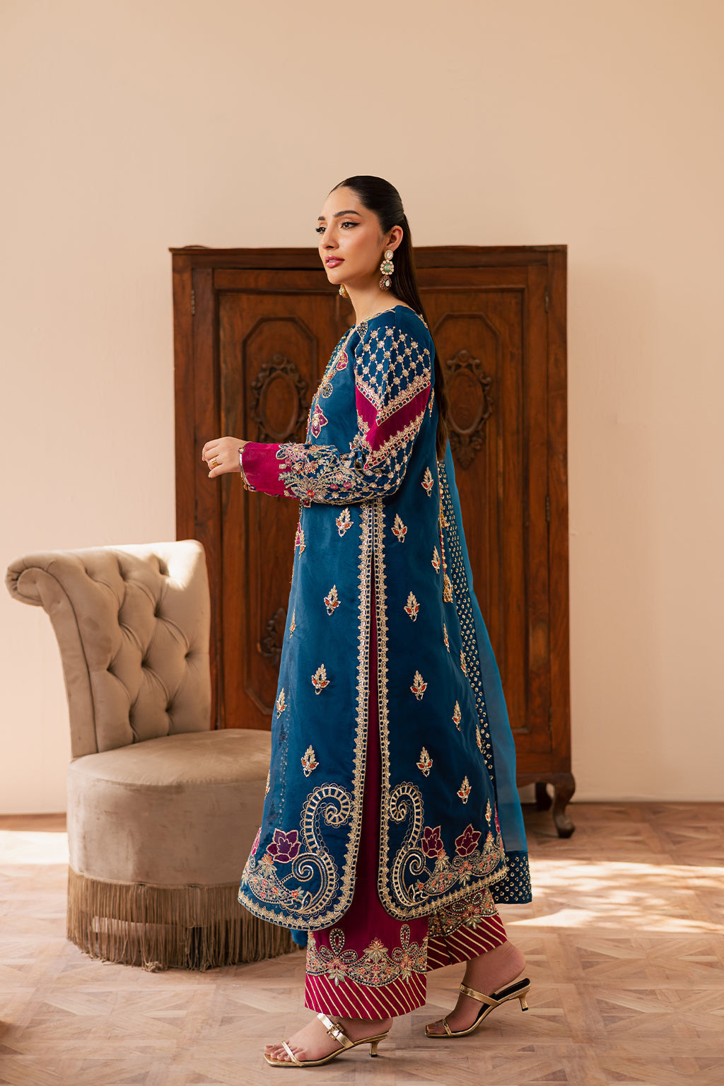 AVOIR Luxury Pakistani Fashion