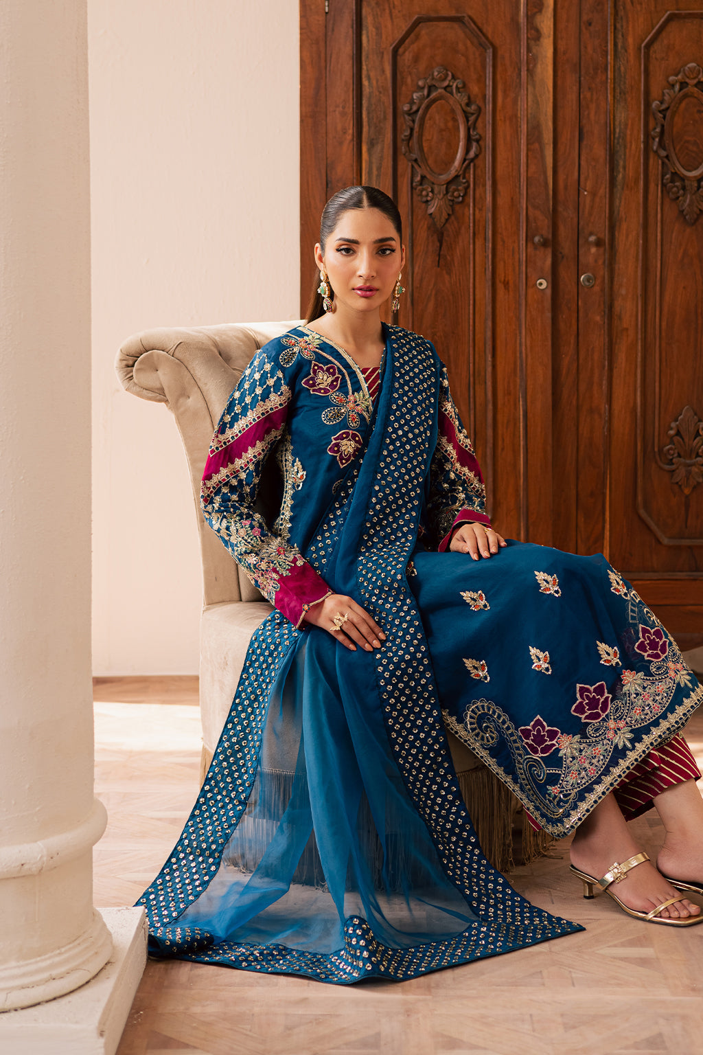 AVOIR Luxury Pakistani Fashion