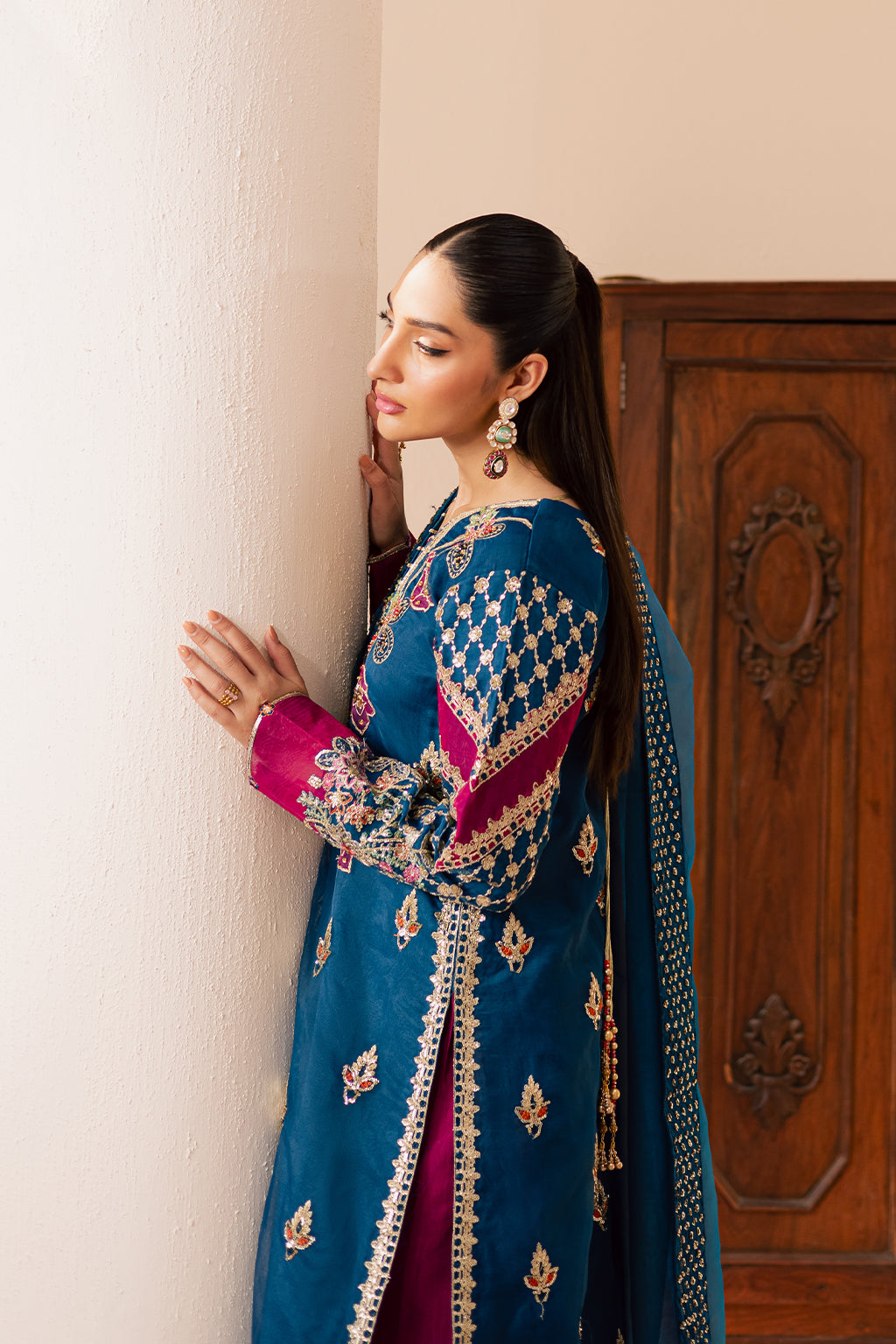 AVOIR Luxury Pakistani Fashion