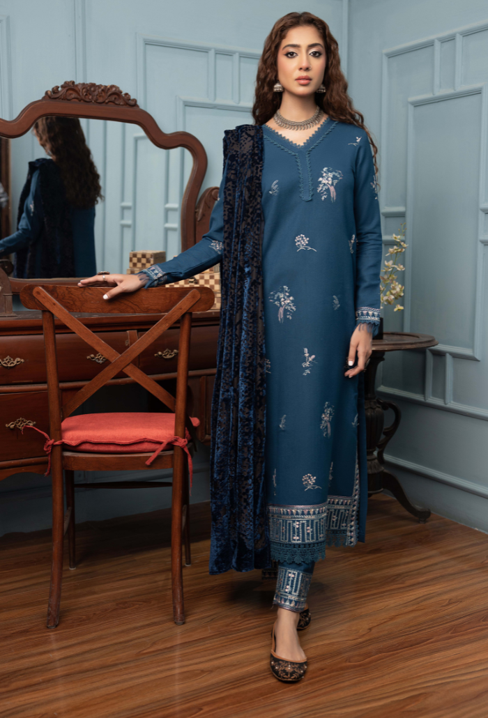 ZOUQ - D04 Premium Fabric Pakistani Winter Dresses - Humdum - 3