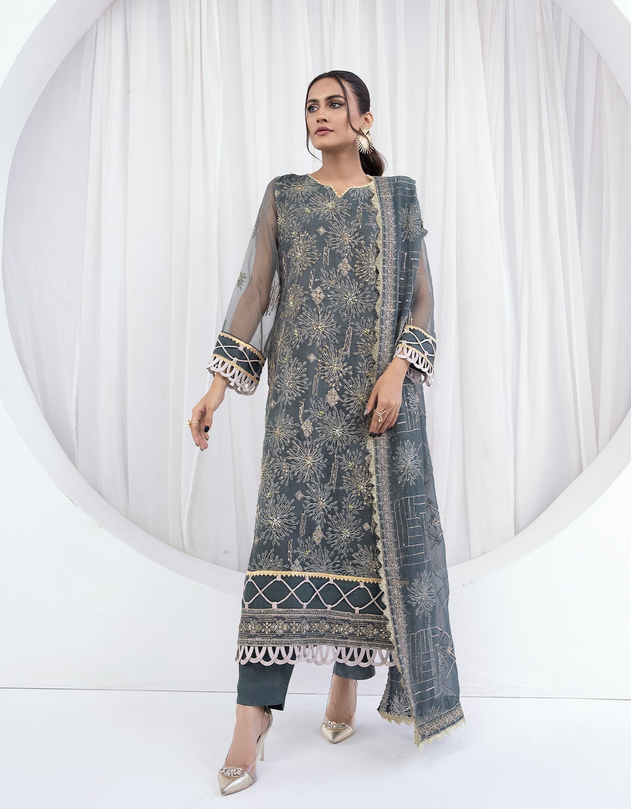 Al 06 Embroidered Pakistani Dress