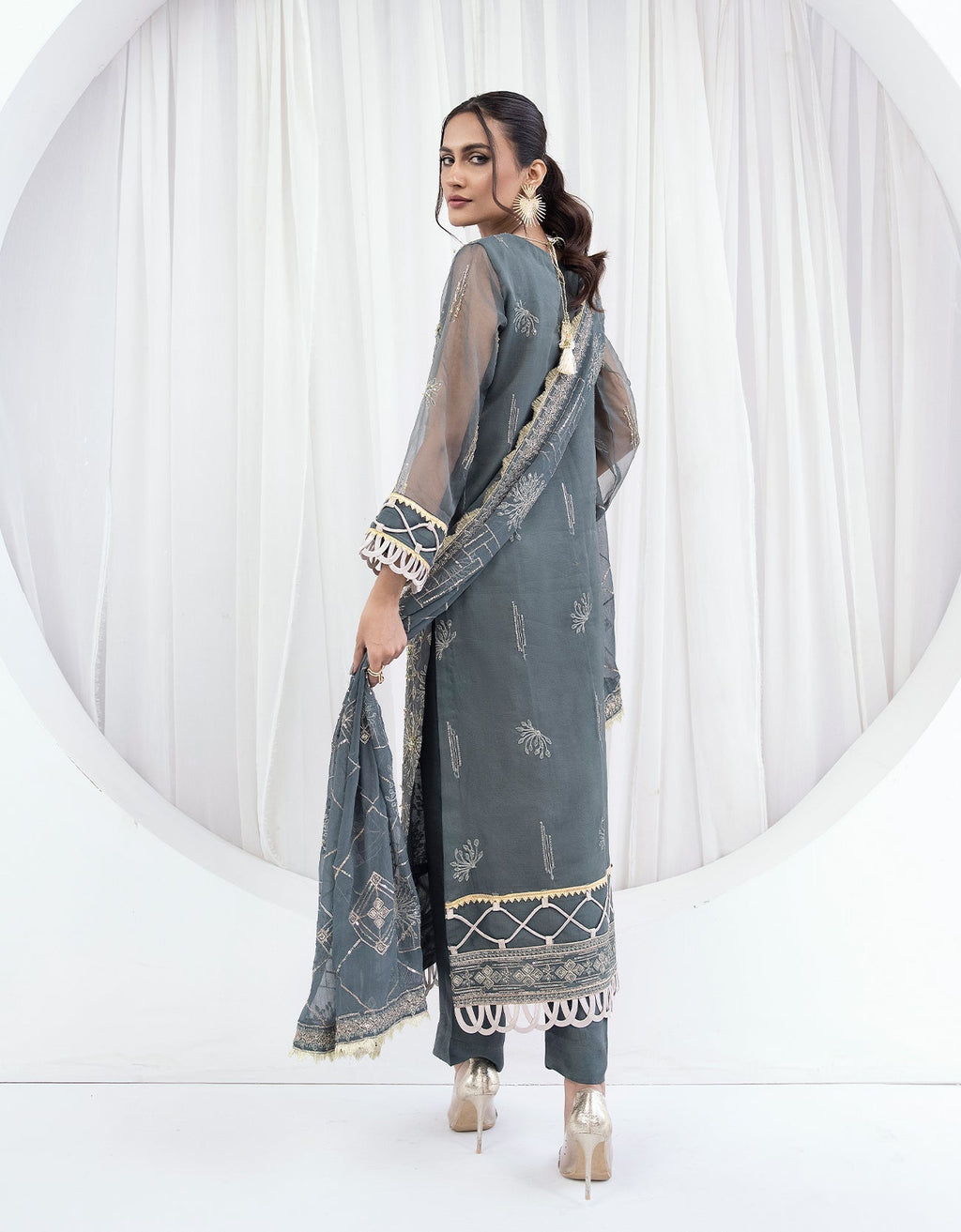 Al 06 Embroidered Pakistani Dress