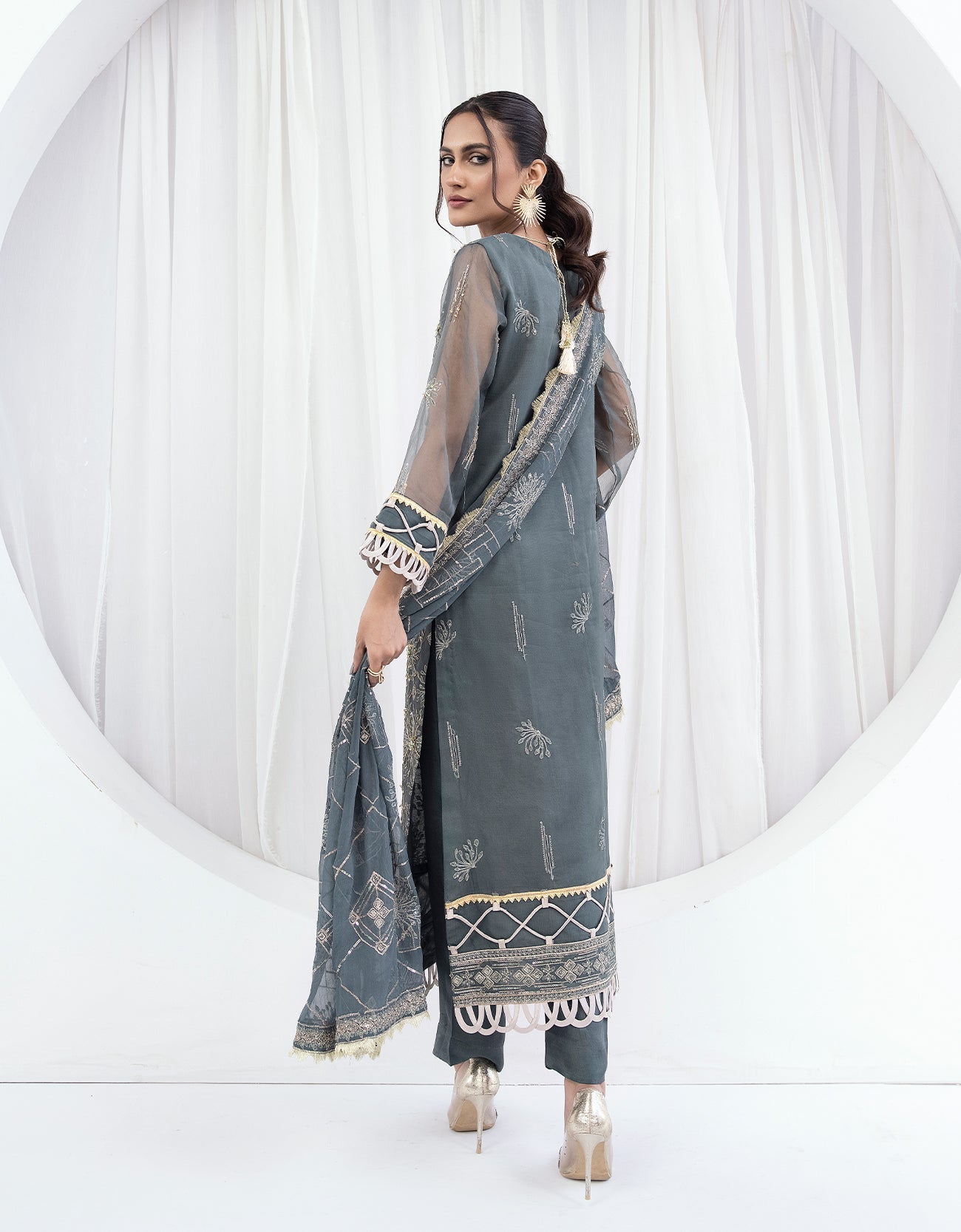 Al 06 Embroidered Pakistani Dress