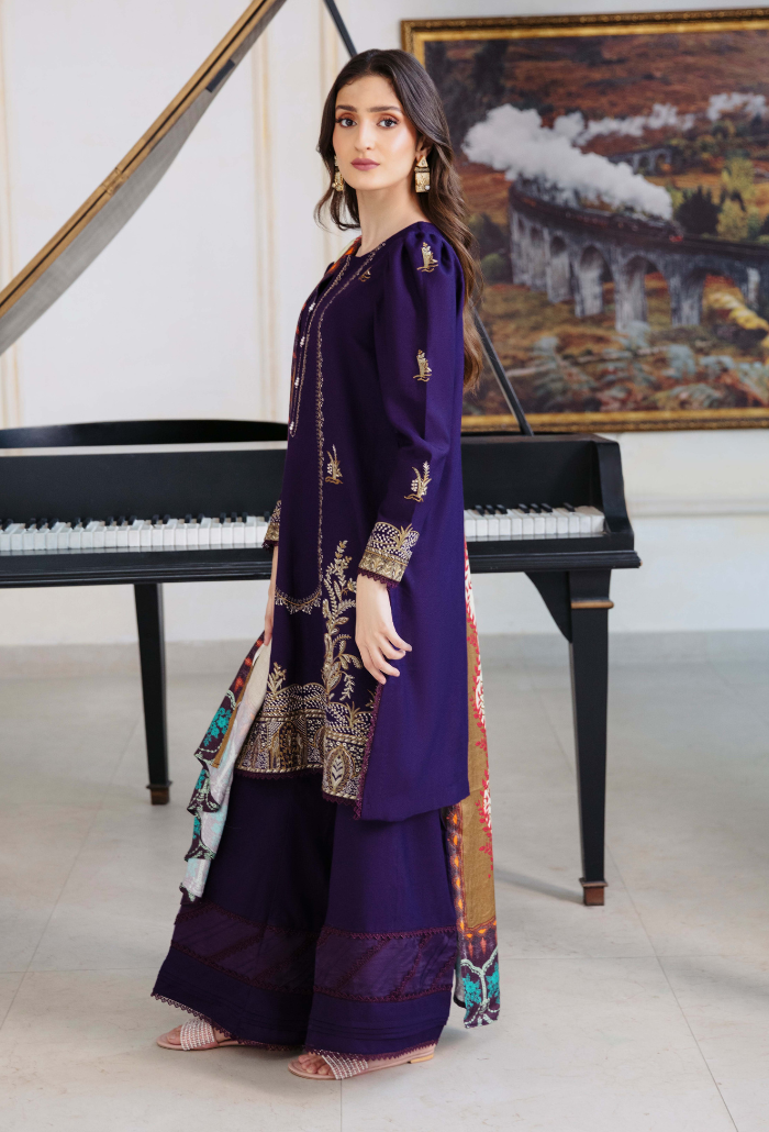 Serene - D09 Premium Fabric Pakistani Winter Dresses - Humdum - 2