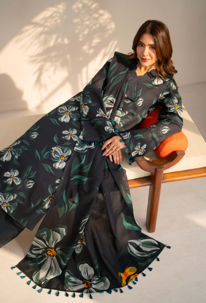 La vie - D01 Khaddar Pakistani Winter Dresses - Humdum - 3