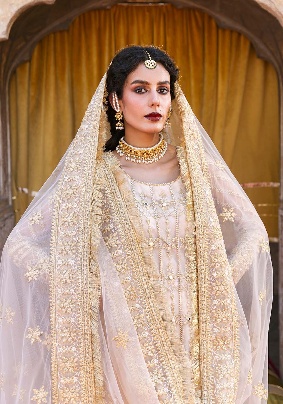 Naaz (ناز)