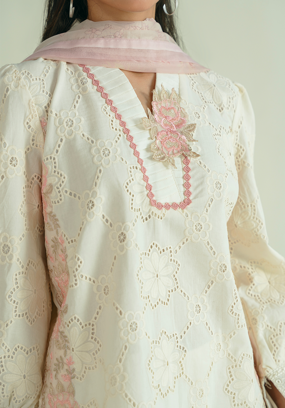 IVORY POISE