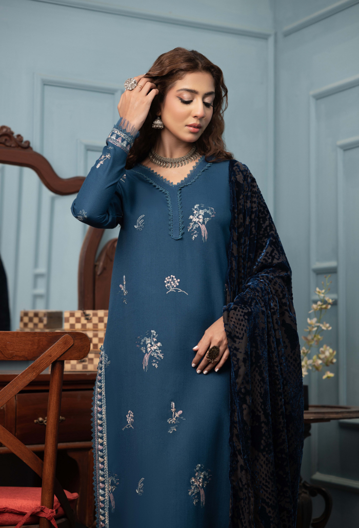 ZOUQ - D04 Premium Fabric Pakistani Winter Dresses - Humdum - 4