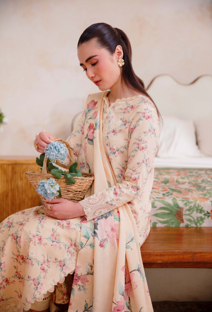 LAYLA - D04 Organza Pakistani Winter Dresses - Humdum - 4