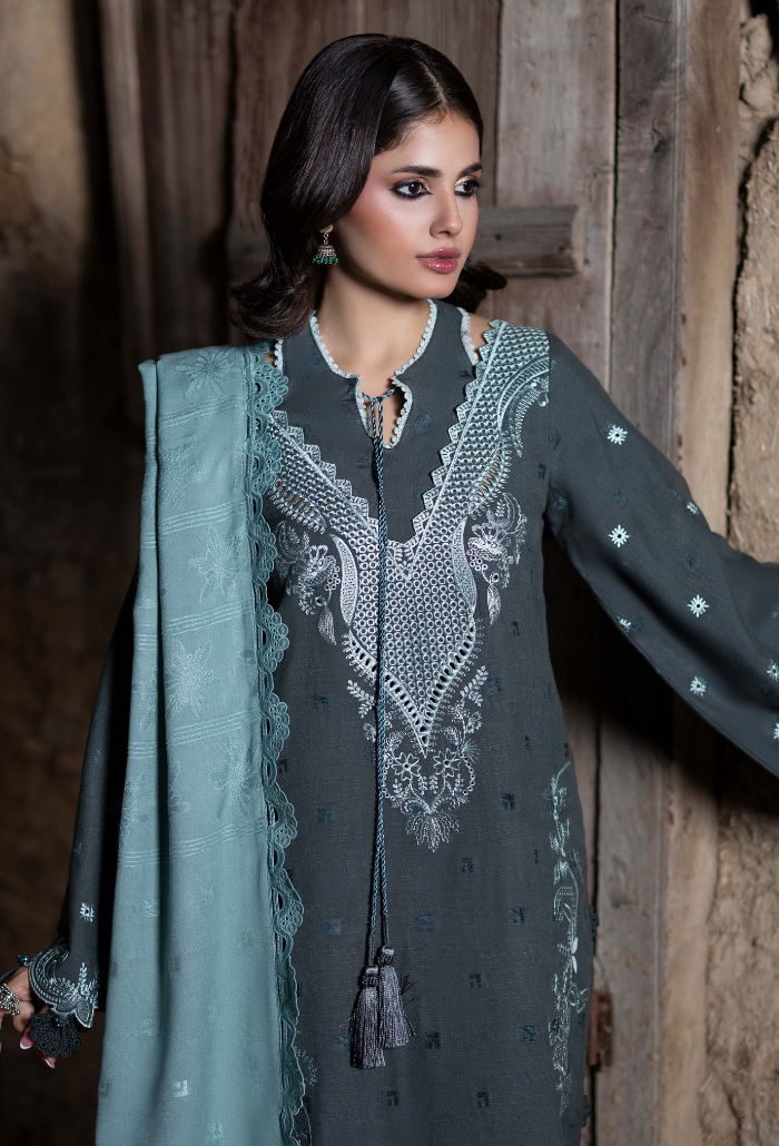 Khumar - D03 Organza Pakistani Winter Dresses - Humdum - 4