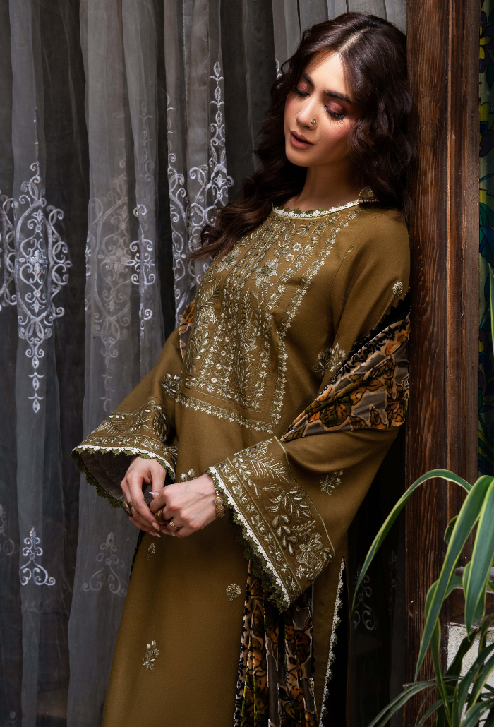 ZOUQ CHAPTER 2 - D02 Premium Fabric Pakistani Winter Dresses - Humdum - 4