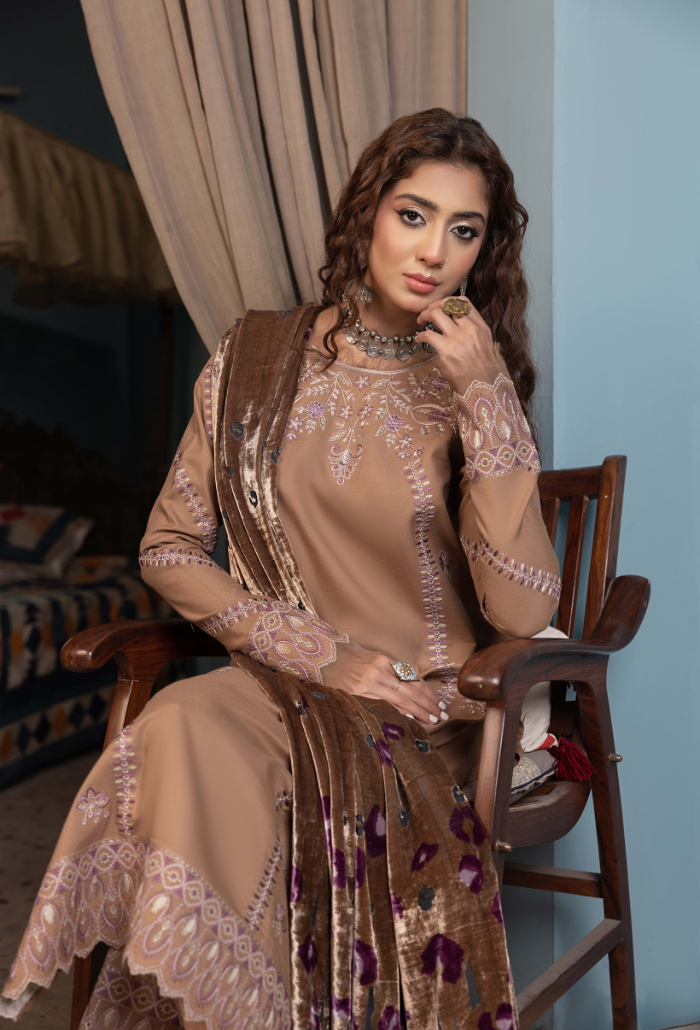 ZOUQ - D06 Premium Fabric Pakistani Winter Dresses - Humdum - 4
