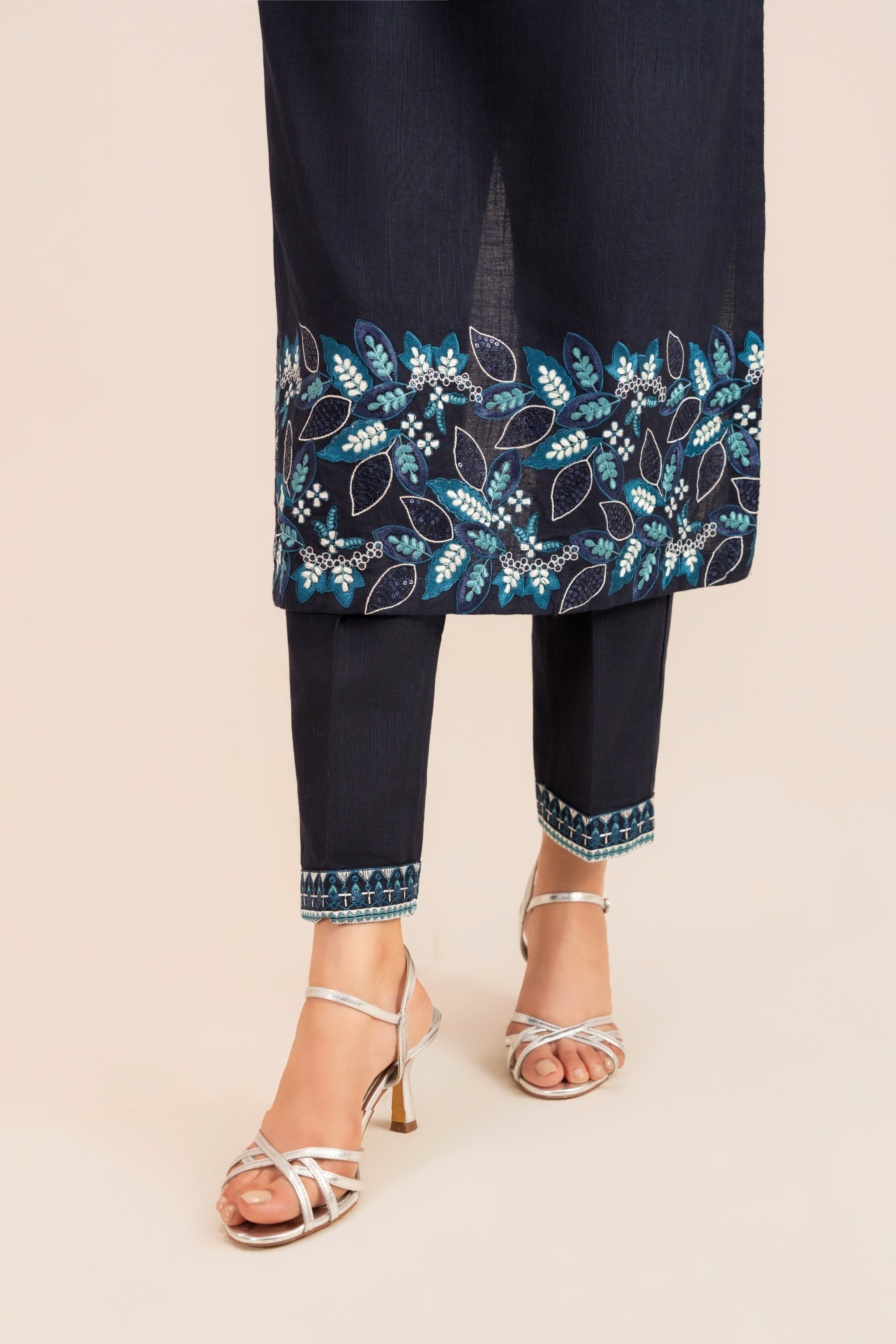 Savaaz Premium Fabric Pakistani Winter Dresses - Sahiba-clothing - 4