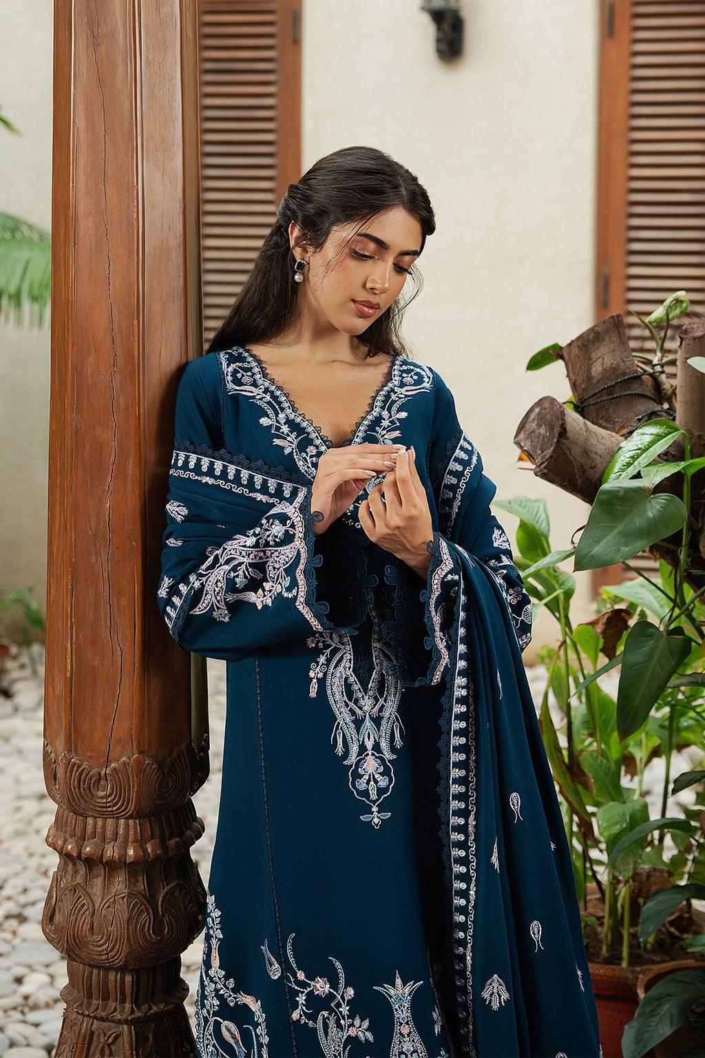 Niora Velvet Pakistani Winter Dresses - Afrozeh - 3